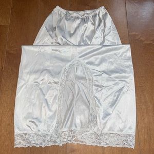 Silky slip / night skirt with lace